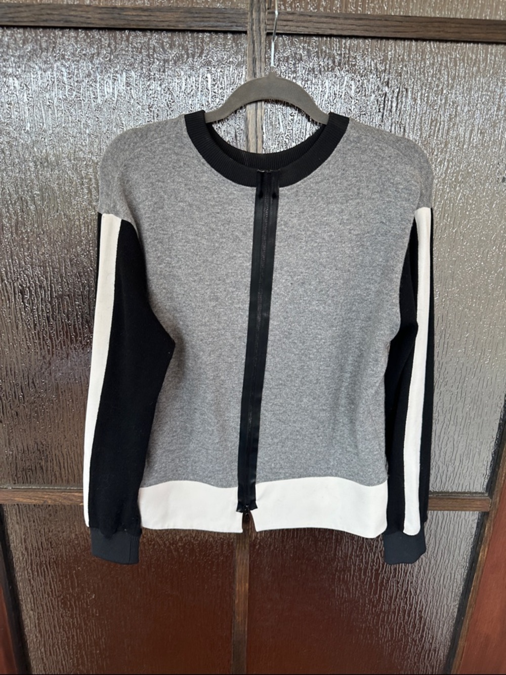 Sandro Women’s Grey, Black & White Colorblock Crewneck Sweater size Med - Picture 9 of 11